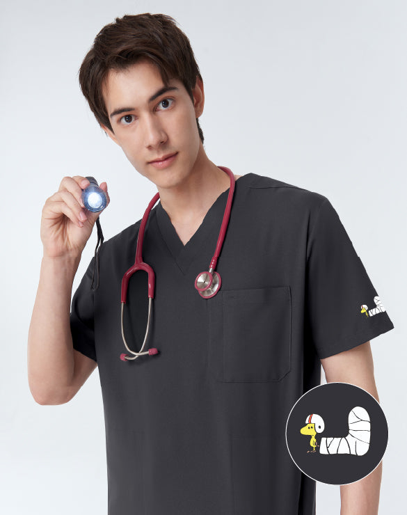 GQ Pro Med Men Scrub Shirt (Premium) - PEANUTS™