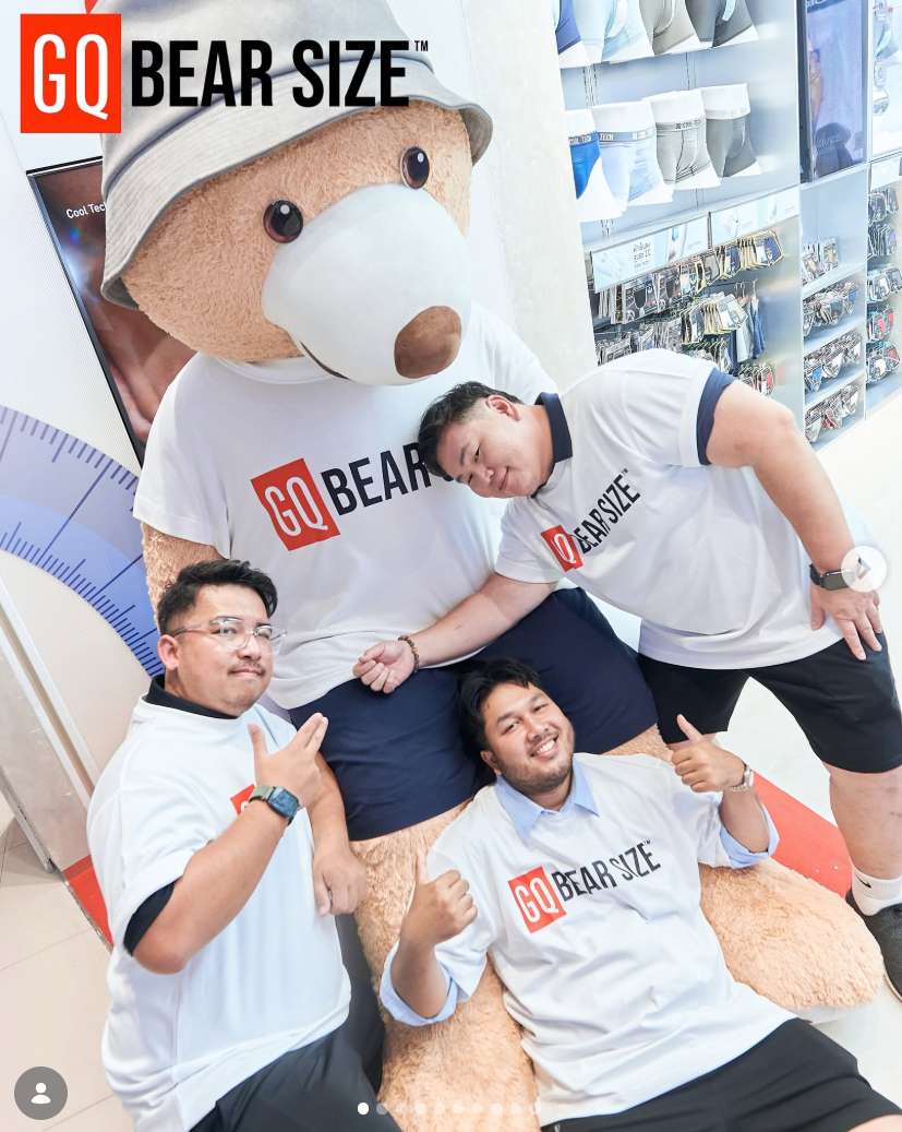 GQ Bear Size Thank You Party #กอดพี่หมีที่GQ 🐻💛
กับการกอดขอบคุณพี่หมีแน่นๆ ที่ GQ Shop สาขา Mega Bangna
.
กิจกรรมที่อัดแน่นไปด้วยกอดอุ่นๆ และรอยยิ้มของพี่หมีทุกคน 🫂✨
เป็นวันพิเศษที่เราอยากบอกพี่หมีทุกคนว่า “ขอบคุณจากใจ”
เพราะทุกก้าวที่ GQ Bear Size เดินมาได้จนถึงวันนี้
เป็นเพราะพี่หมีทุกคนที่เชื่อใจเรา 💛