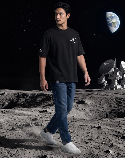 GQ x PEANUTS™ - Snoopy’s going to the moon